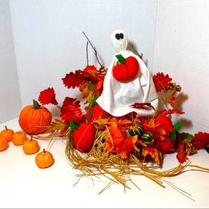 Halloween Ghost Pumpkin patch Foliage Centerpiece 14” x 12” Light weight